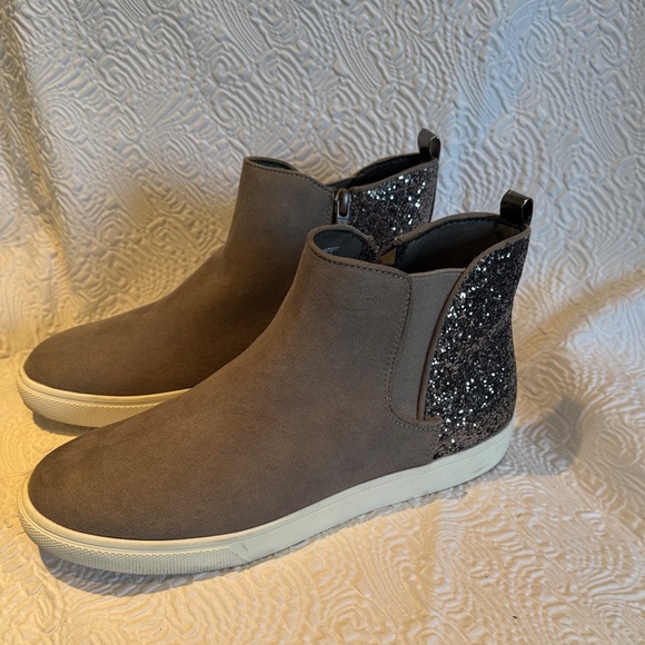 SO Gray Ankle Boots with Glitter Accent - Picture 1 of 6